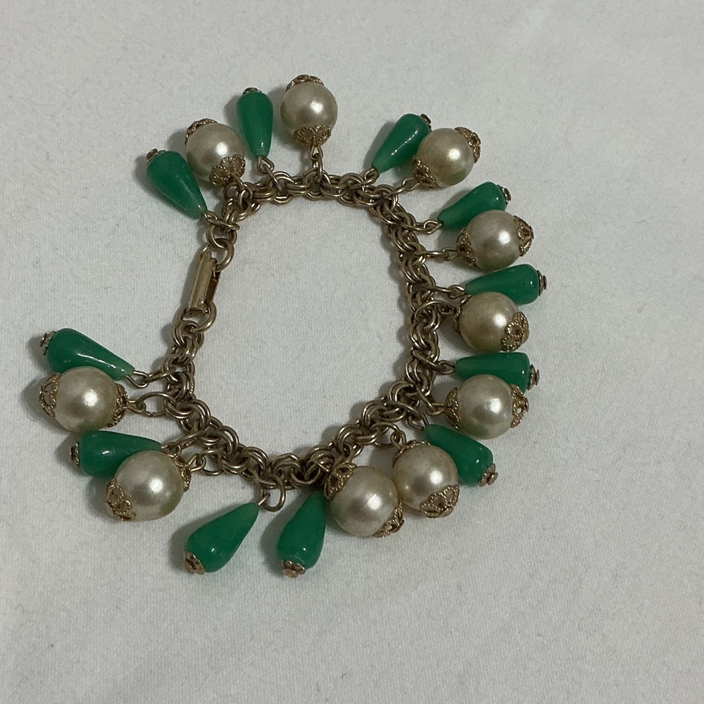 🌼Vintage🌼 Green Teardrop and Pearl Charm Bracelet - Women Jewelry